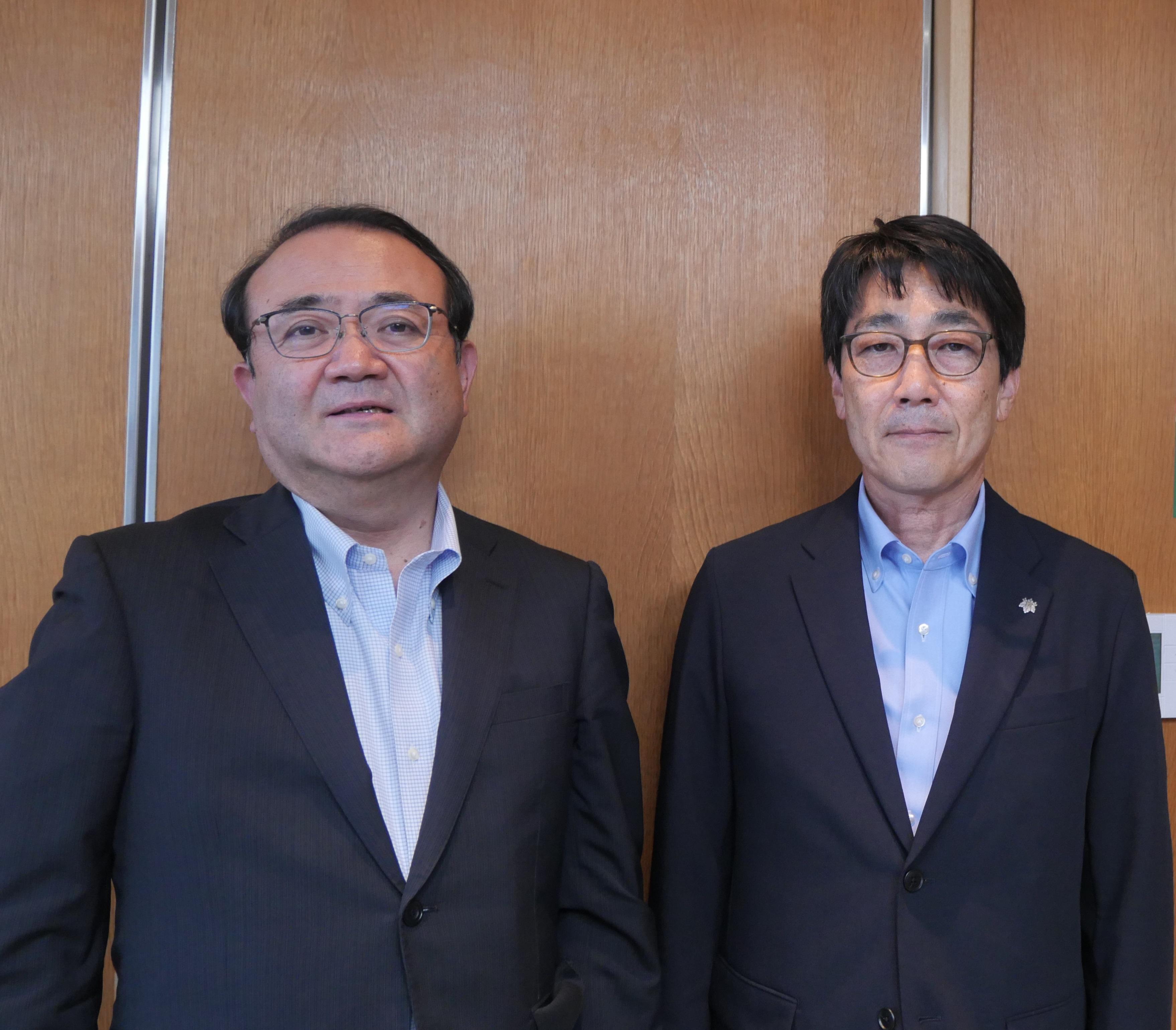 写真:丸山理事長(左)と和歌山県今西教育長(右)