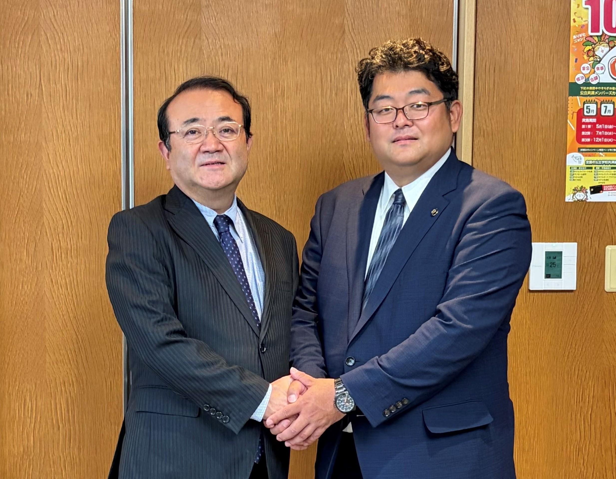 画像:丸山理事長と荻野市長