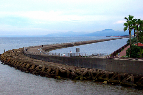 写真:与次郎ヶ浜長水路