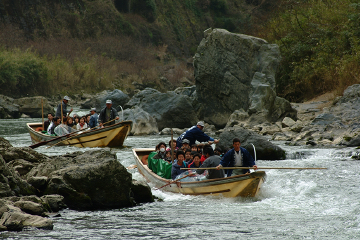 写真:保津川下り