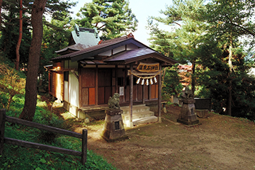 写真:温泉石神社