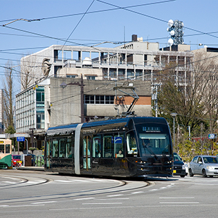 写真:セントラム(路面電車)