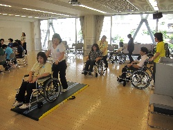 写真:介護講座・介護実技研修